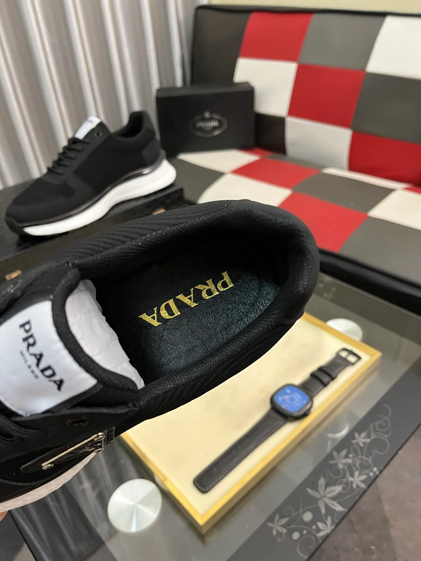 Men's Men's Shoes 💰458⌚️⌚️ Prada/Prada Men's new casual shoes, this sports shoe is made of imported calfskin upper with breathable mesh and breathable mesh lining. The foot pads are made of sheepskin, and the outsole is made of non-slip sports exclusive rubber outsole with logo. It feels good on the feet and is a fashionable item! Size: 38-44 4️⃣colors available